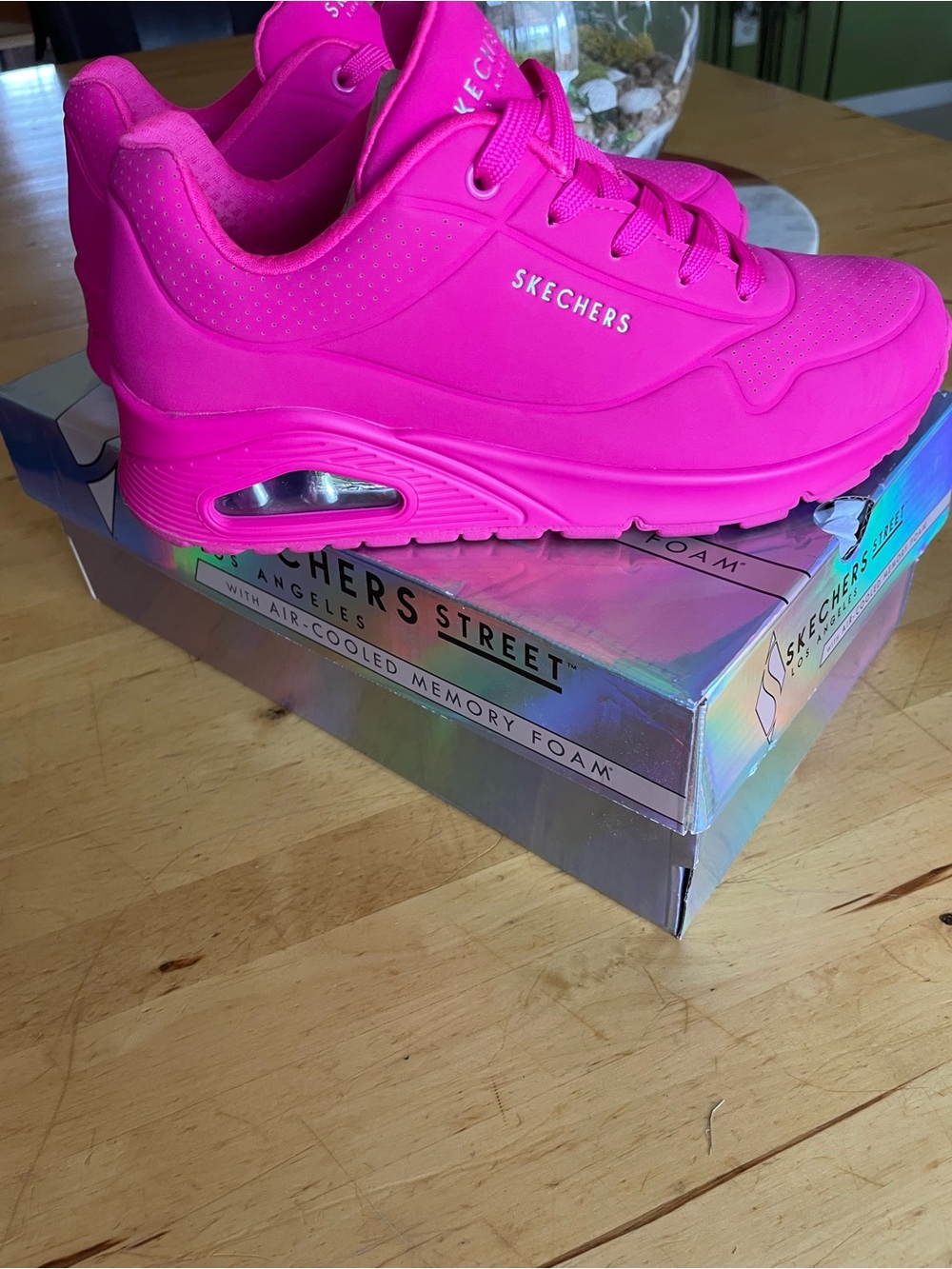 🩷🩷🩷Skechers Women's Neon Pink Platform Lace-Up Sneakers Size 8🩷🩷🩷 - Picture 3 of 6